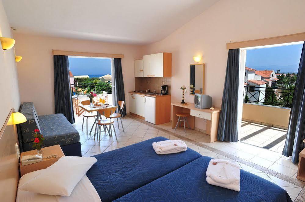 Thinalos Aparthotel Acharavi  Exteriér fotografie