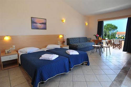Thinalos Aparthotel Acharavi  Exteriér fotografie