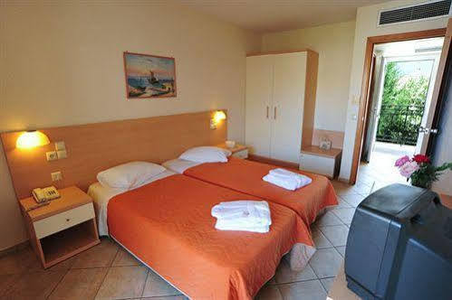 Thinalos Aparthotel Acharavi  Exteriér fotografie