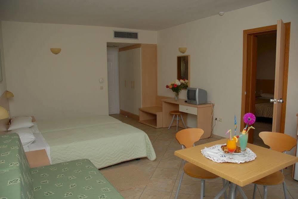 Thinalos Aparthotel Acharavi  Exteriér fotografie