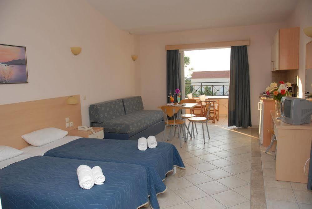 Thinalos Aparthotel Acharavi  Exteriér fotografie